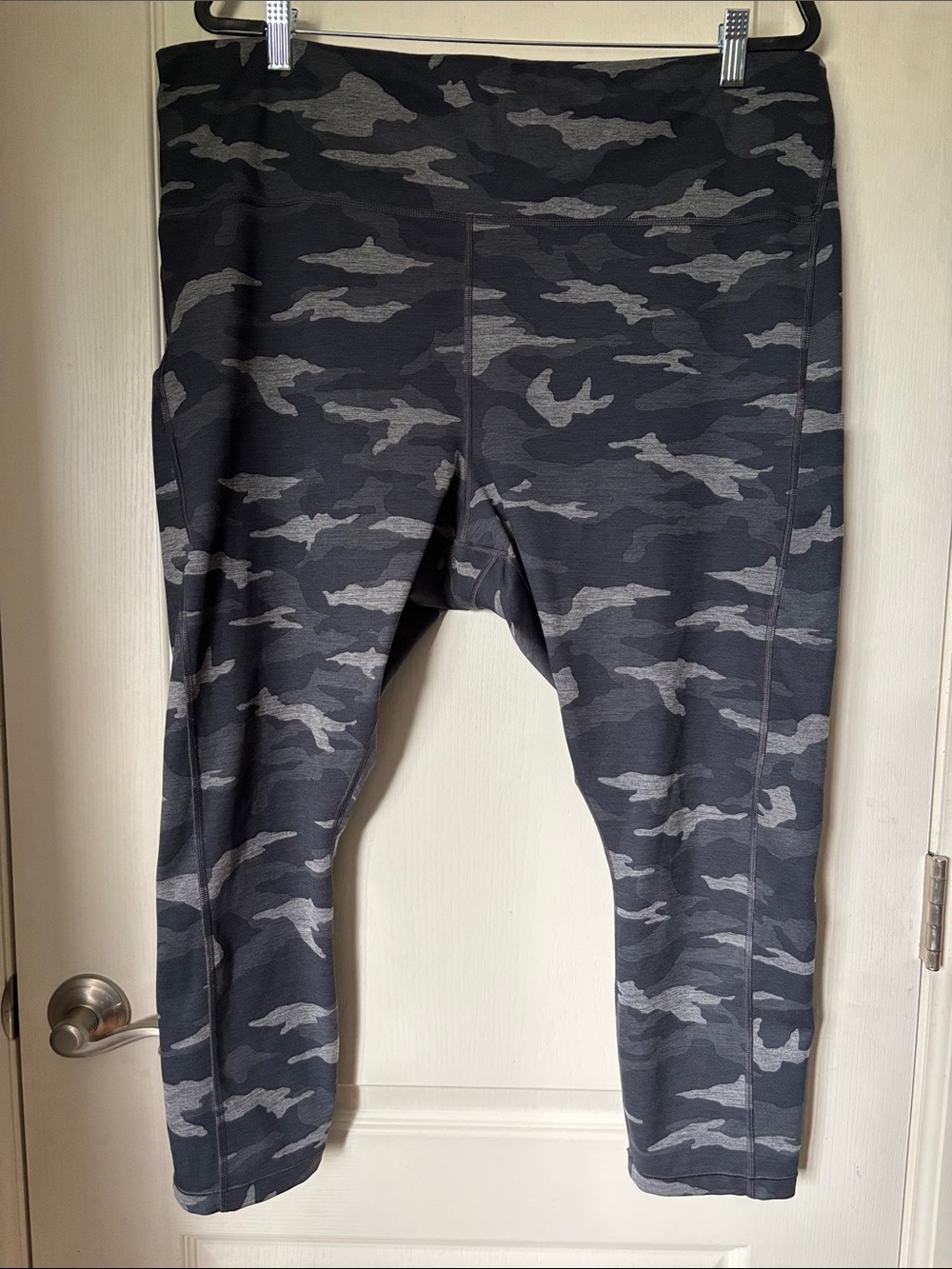Athleta 3X Camo High Rise Capri Leggings Gray Black Plus Size